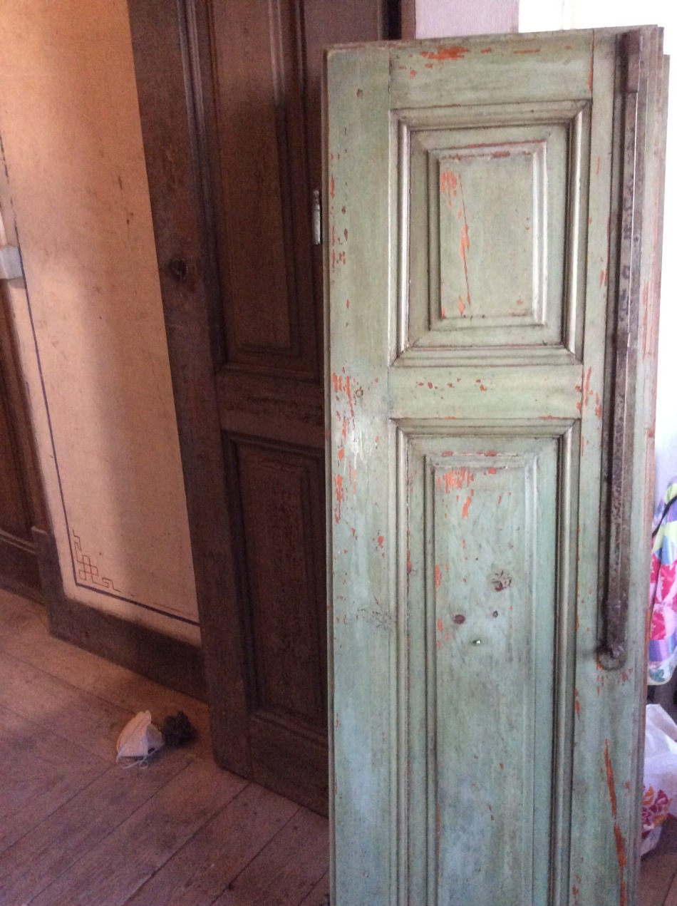 Restoring wooden shutters, The old manor house Portugal
